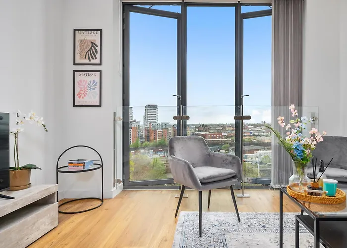 City Center 28 Day Stay Perks From May, Family And Business Travel Hideaway, Parking, Walking Distance To All Amenities